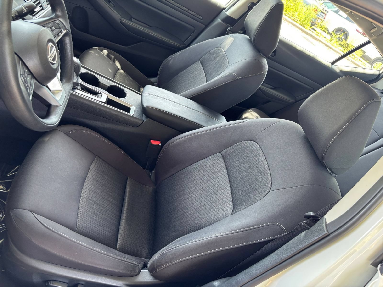 Used 2025 Nissan Altima 2.5 SV FWD image 31