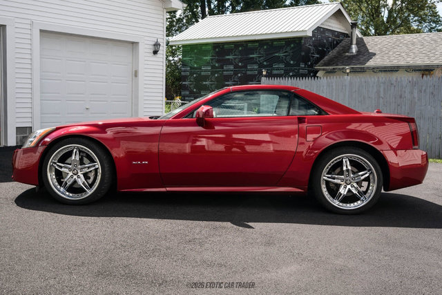 Used 2005 Cadillac XLR RWD image 15