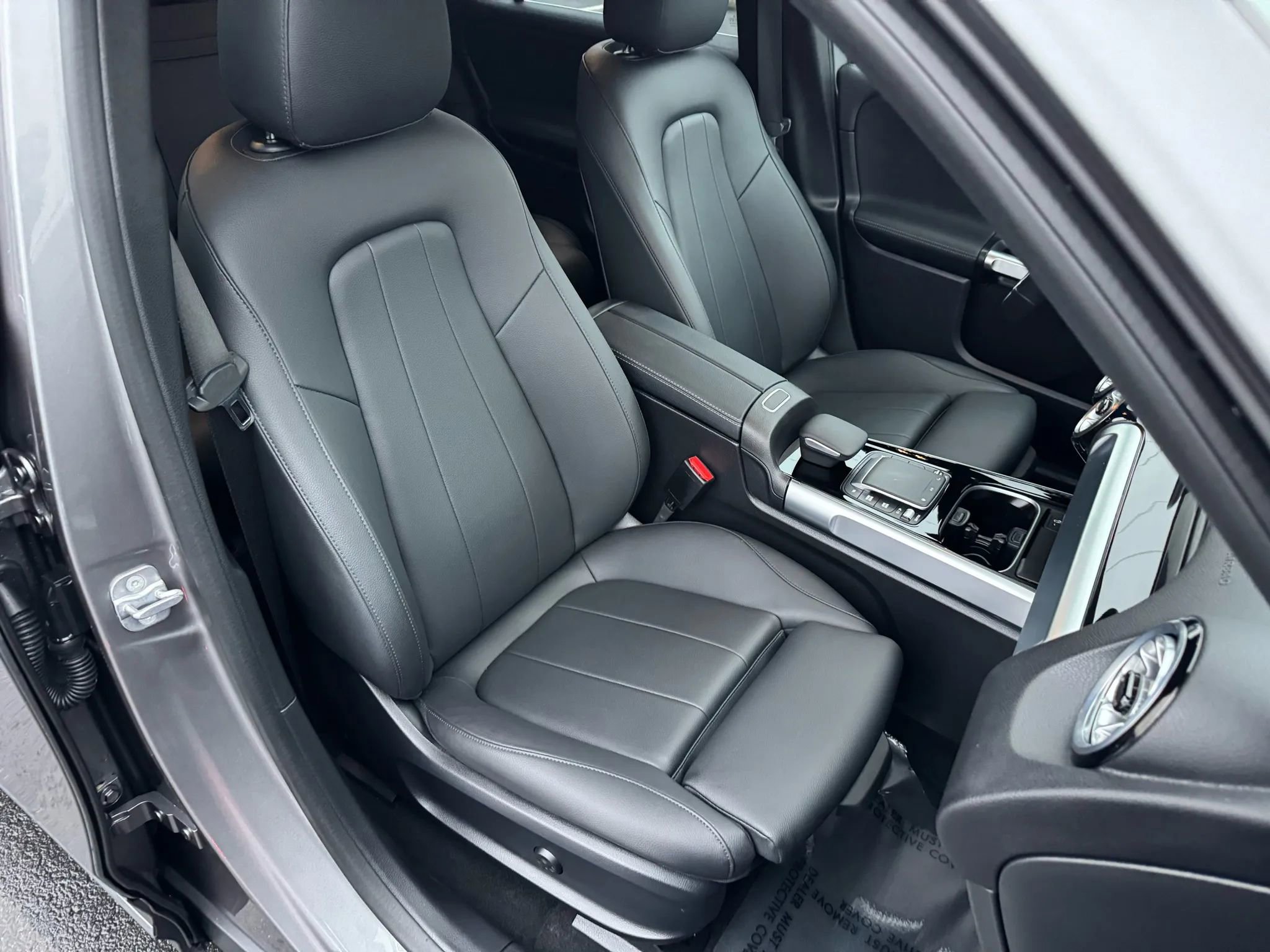 Used 2023 Mercedes-Benz EQB 300 4MATIC w/ Exclusive Package image 27