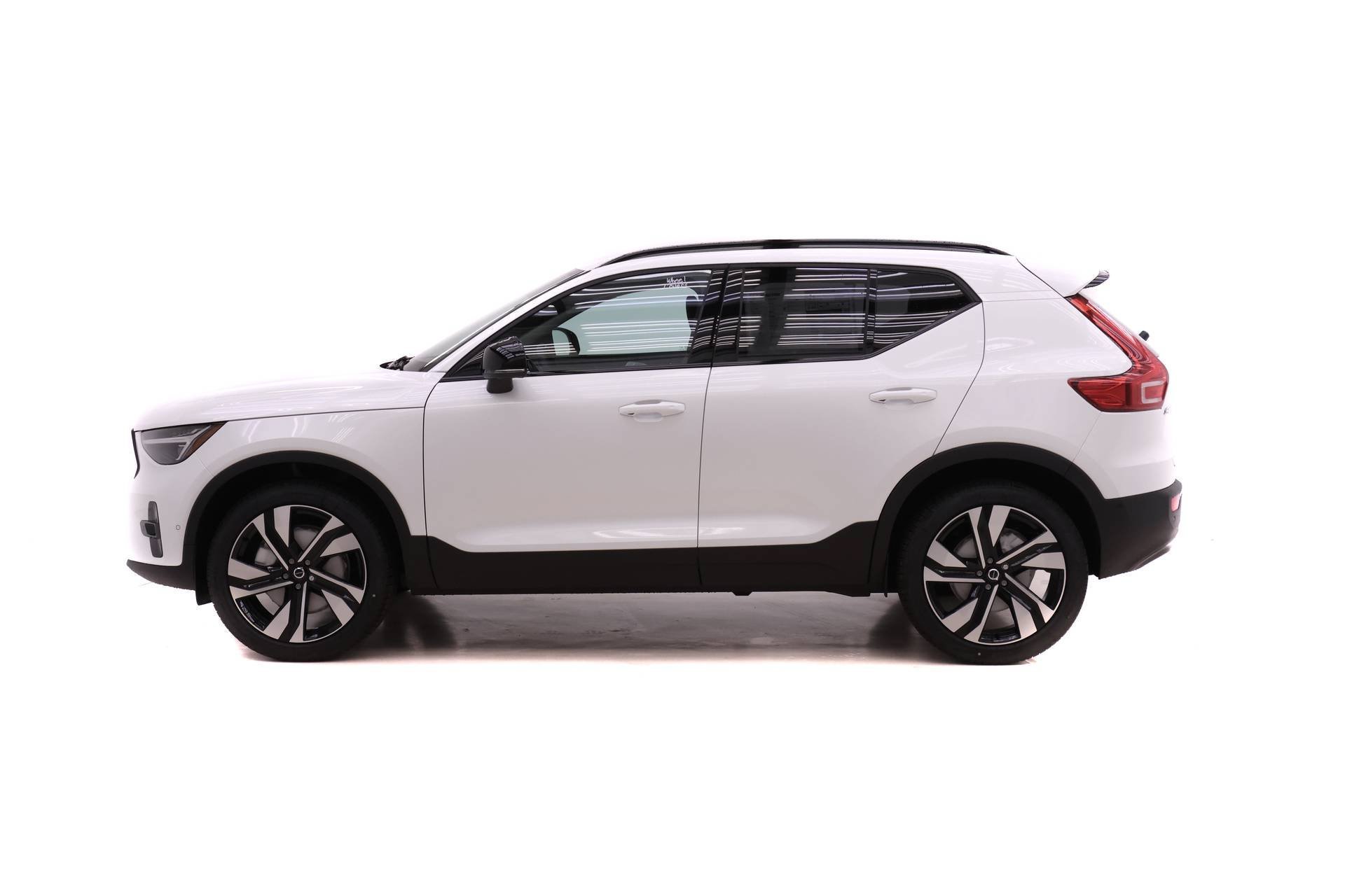 New 2026 Volvo XC40 B5 Ultra w/ Protection Package Premier AWD/4WD image 3