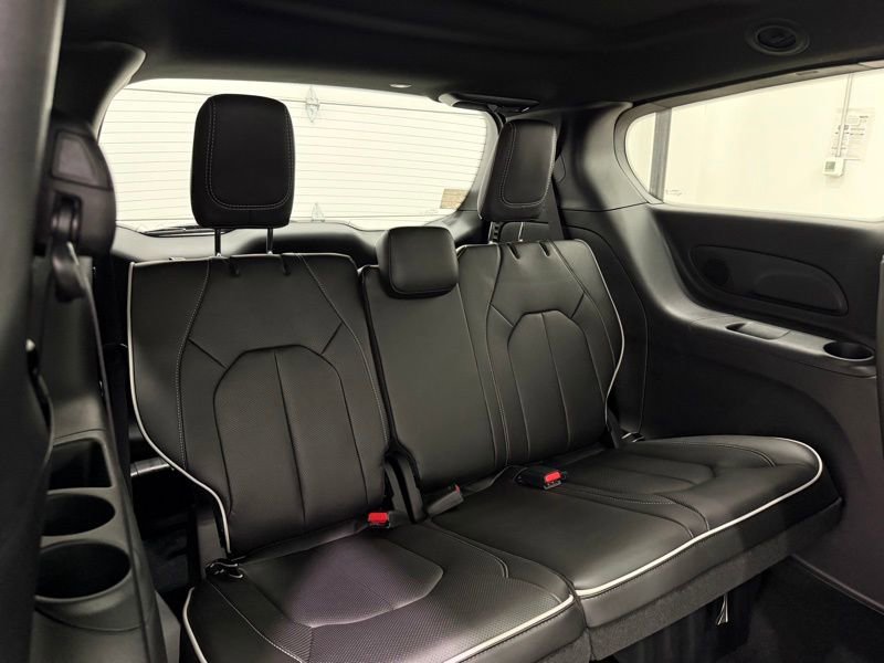 New 2026 Chrysler Pacifica Limited image 12