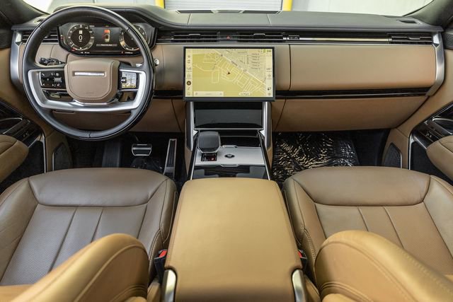 Used 2025 Land Rover Range Rover Autobiography image 7