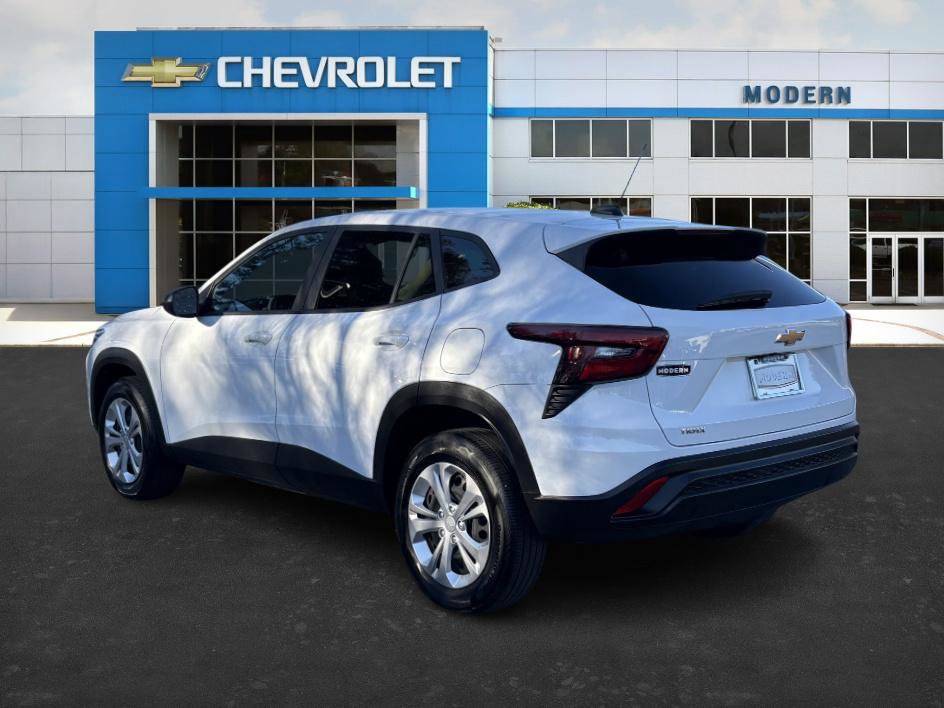 Certified 2025 Chevrolet Trax LS image 3