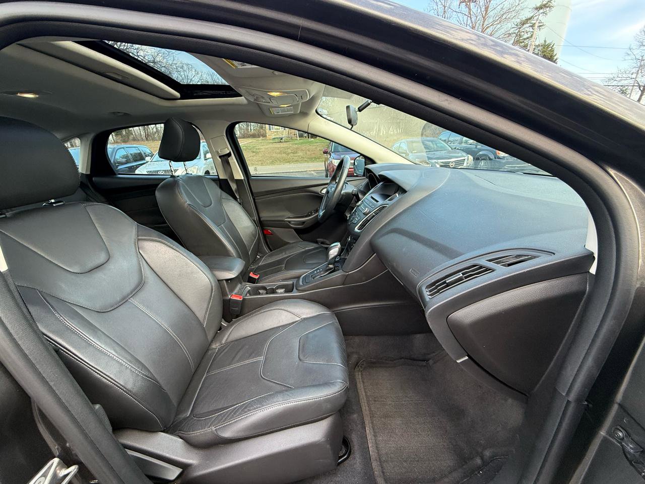 Used 2015 Ford Focus SE w/ Equipment Group 201A image 26