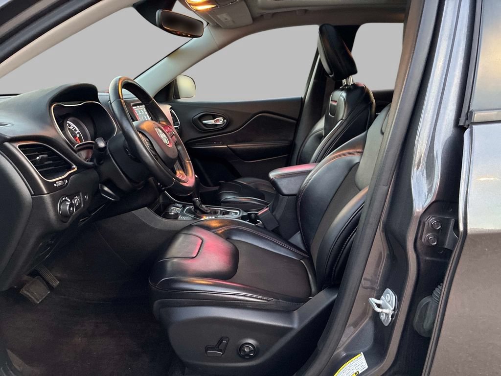 Used 2019 Jeep Cherokee Trailhawk w/ Comfort/Convenience Group AWD/4WD image 22