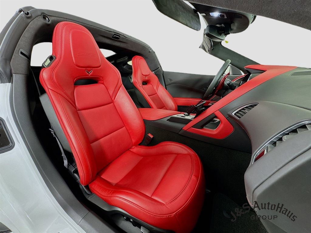 Used 2015 Chevrolet Corvette Z06 w/ 3LZ Preferred Equipment Group image 31