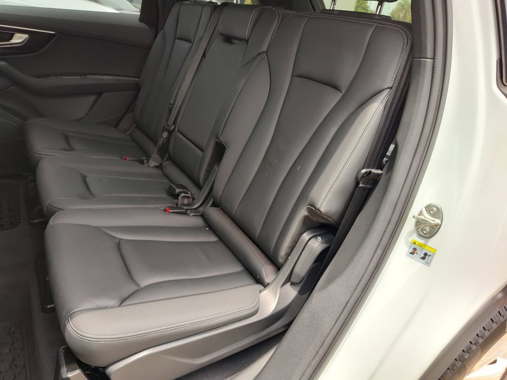 Used 2025 Audi Q7 2.0T Premium w/ Convenience Package AWD/4WD image 39