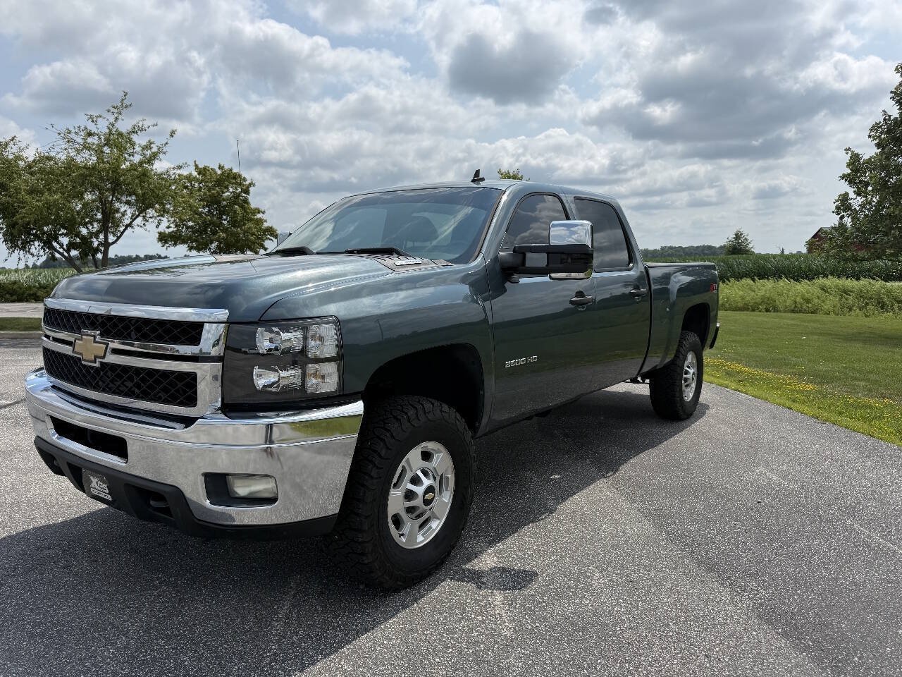 Used 2011 Chevrolet Silverado 2500 LT w/ Interior Plus Package AWD/4WD image 2