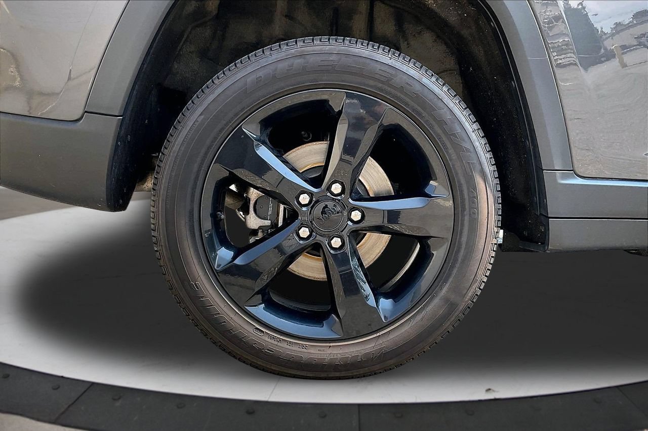 Certified 2023 Jeep Grand Cherokee Altitude AWD/4WD image 36