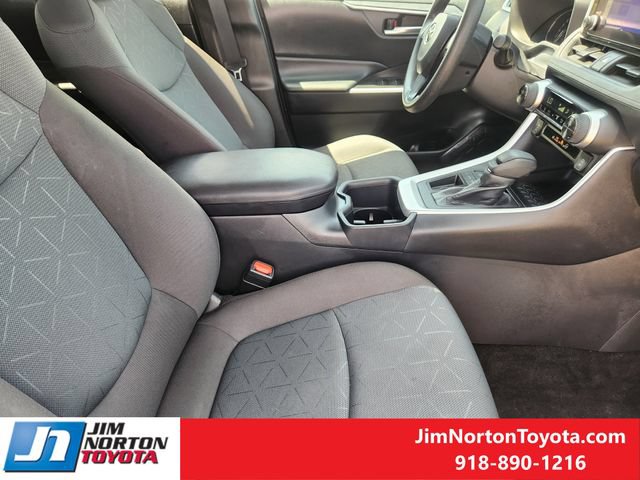 Used 2025 Toyota RAV4 XLE FWD image 14