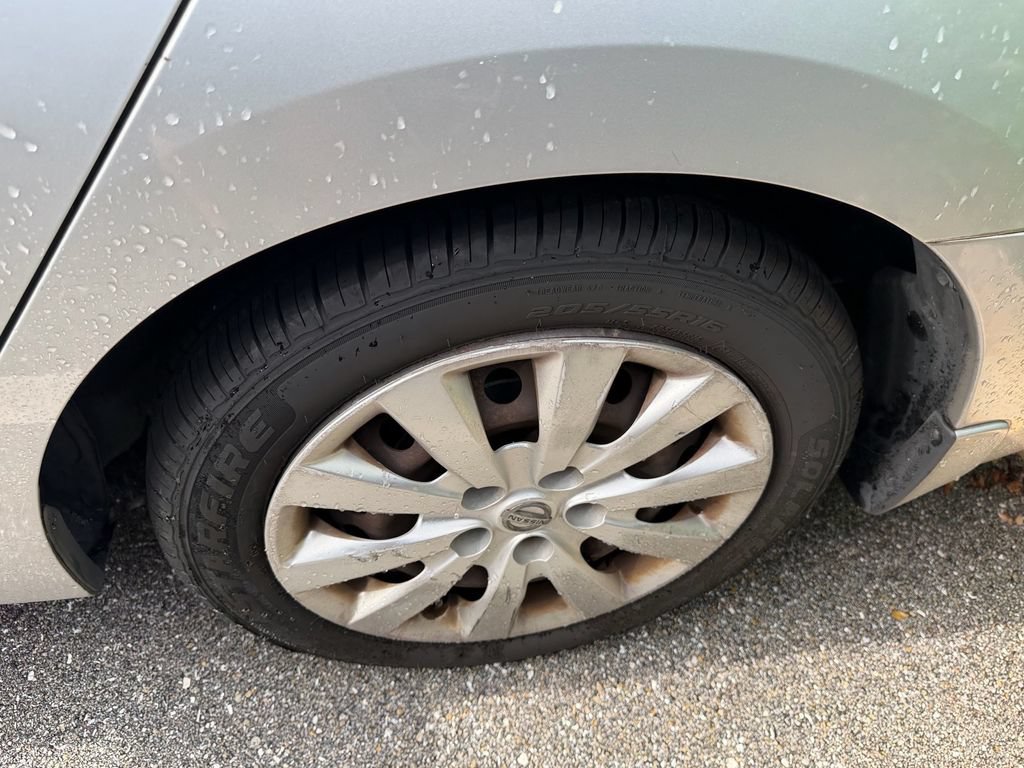 Used 2015 Nissan Sentra SV FWD image 12