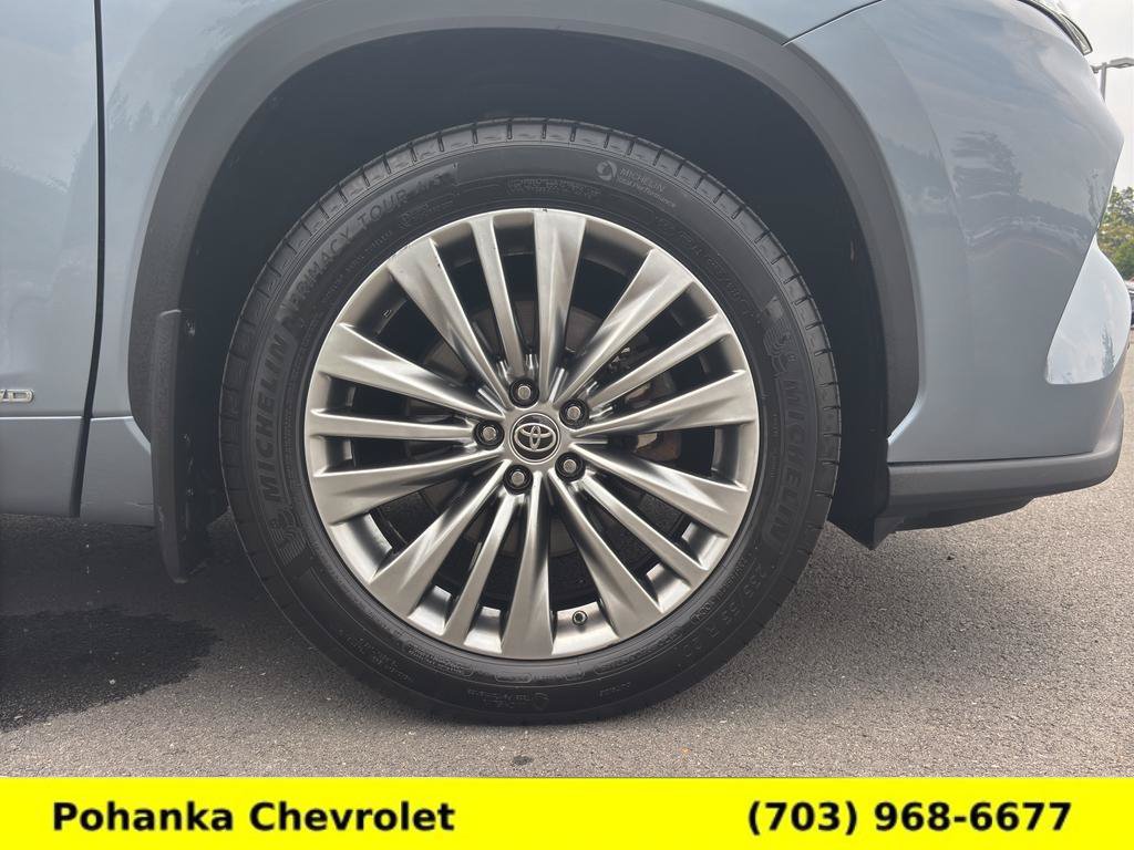 Used 2023 Toyota Highlander Platinum AWD/4WD image 32