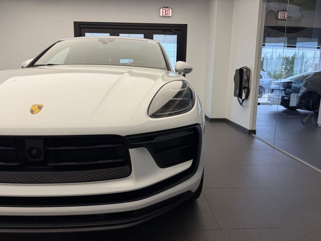 Used 2026 Porsche Macan AWD/4WD image 25