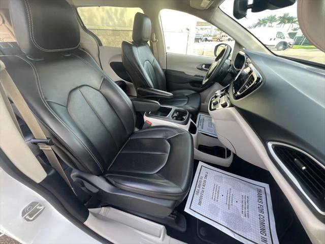 Certified 2023 Chrysler Pacifica Touring-L FWD image 14