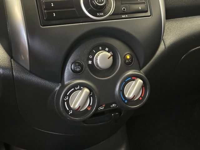 Used 2013 Nissan Versa SV FWD image 27