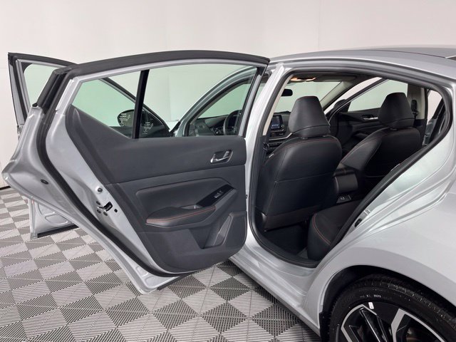 Used 2025 Nissan Altima 2.5 SR FWD image 41