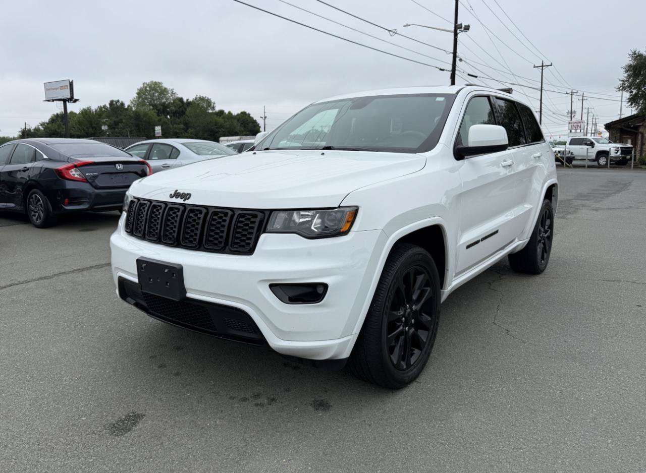 Used 2019 Jeep Grand Cherokee Altitude AWD/4WD image 3