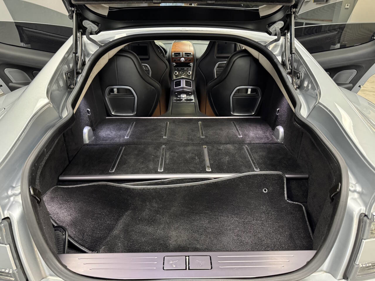 Used 2011 Aston Martin Rapide image 44