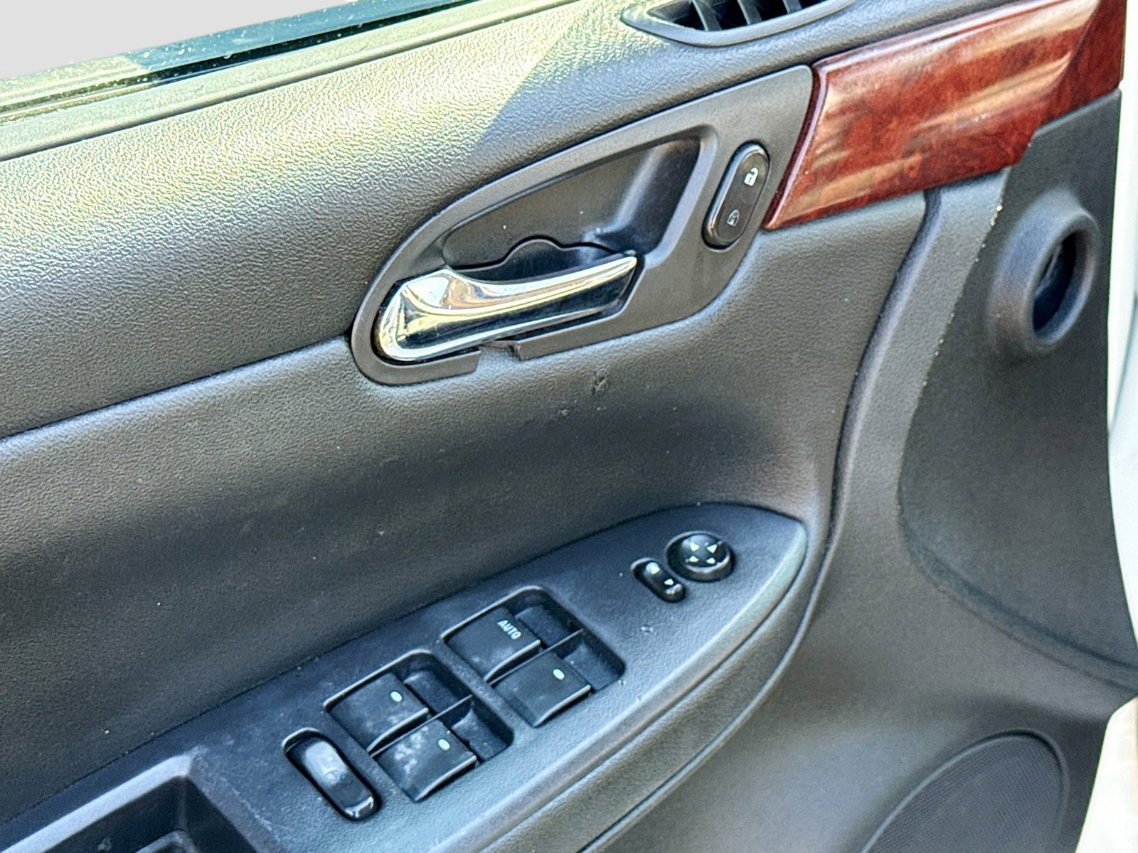 Used 2007 Chevrolet Impala LT w/ Preferred Equipment Group image 7