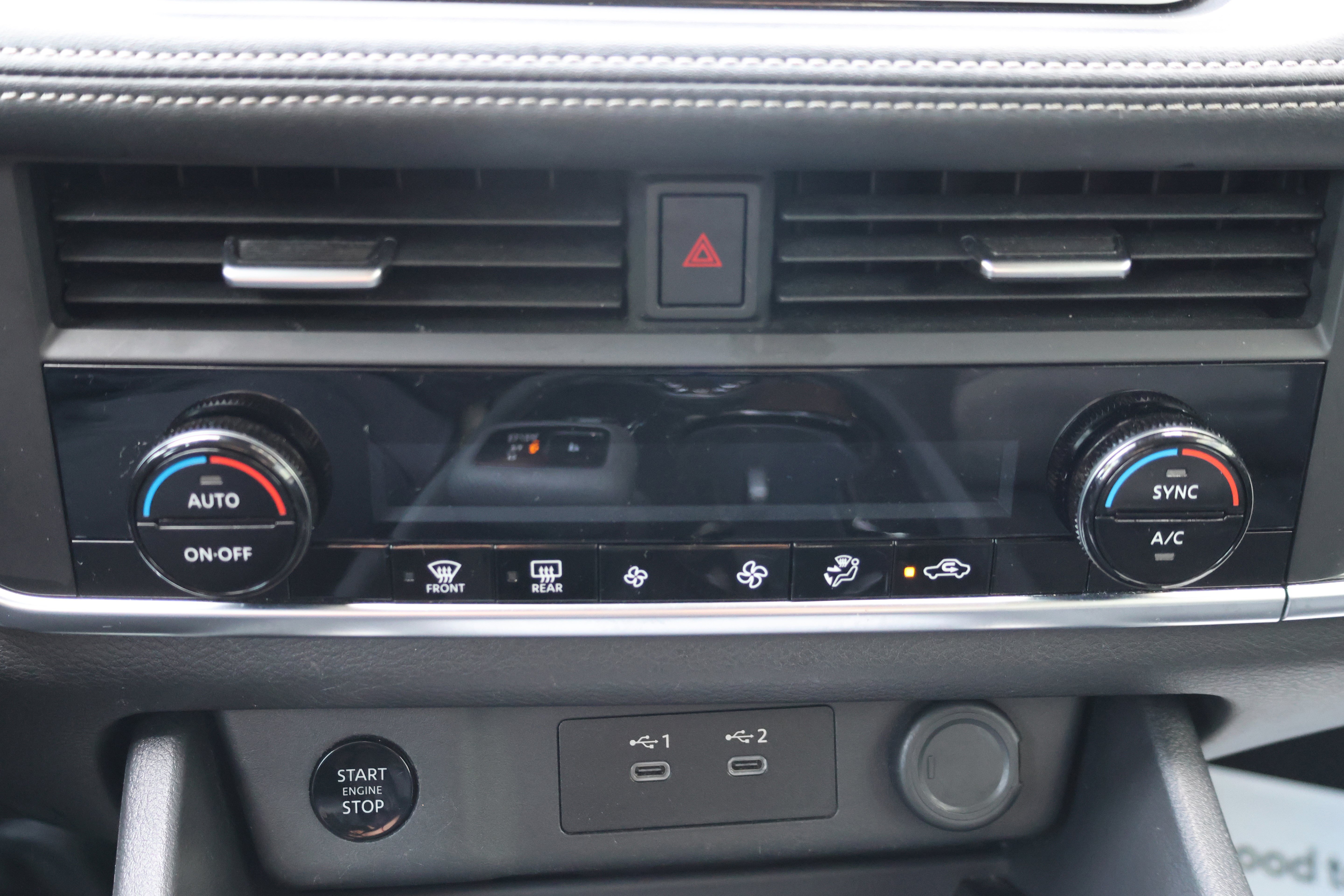 Used 2024 Nissan Rogue SV AWD/4WD image 33