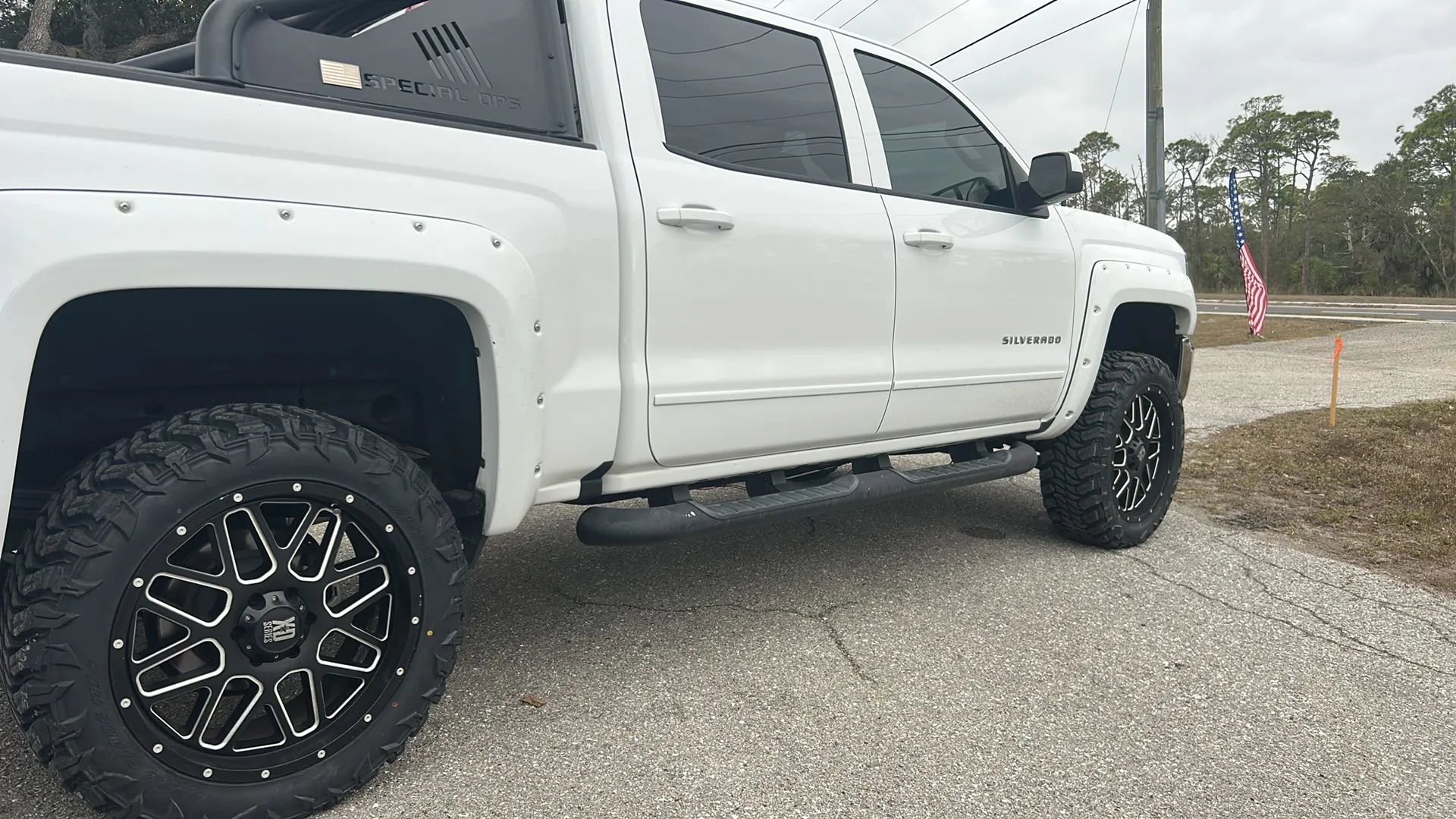 Used 2017 Chevrolet Silverado 1500 LT image 24