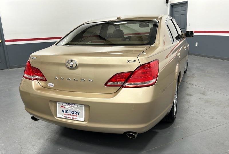 Used 2010 Toyota Avalon FWD image 5