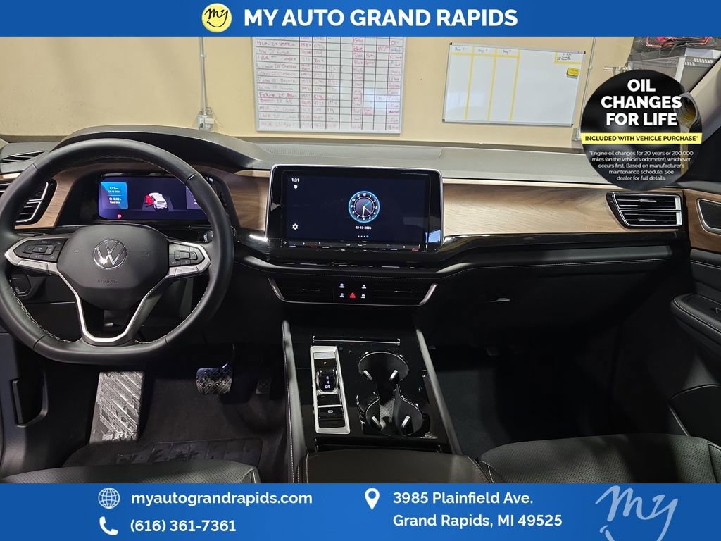 Used 2025 Volkswagen Atlas SE image 12