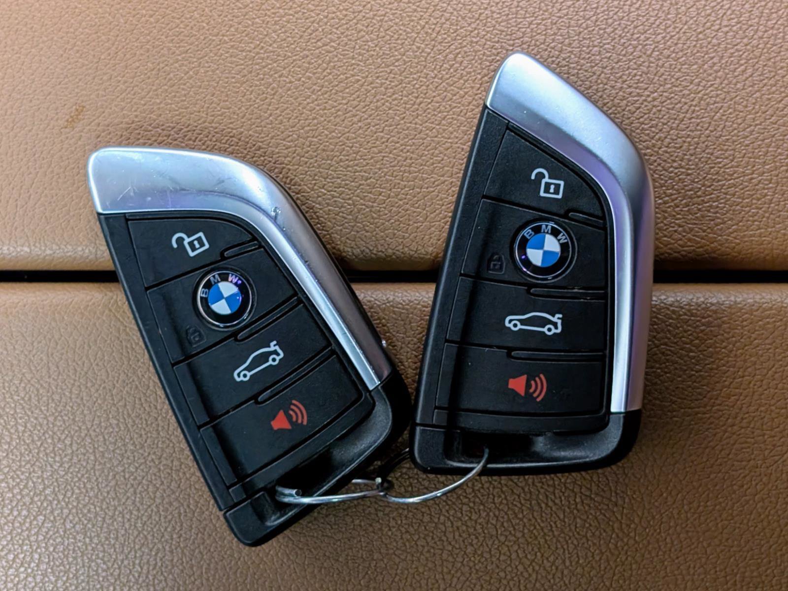 Used 2023 BMW 530e w/ Convenience Package image 40