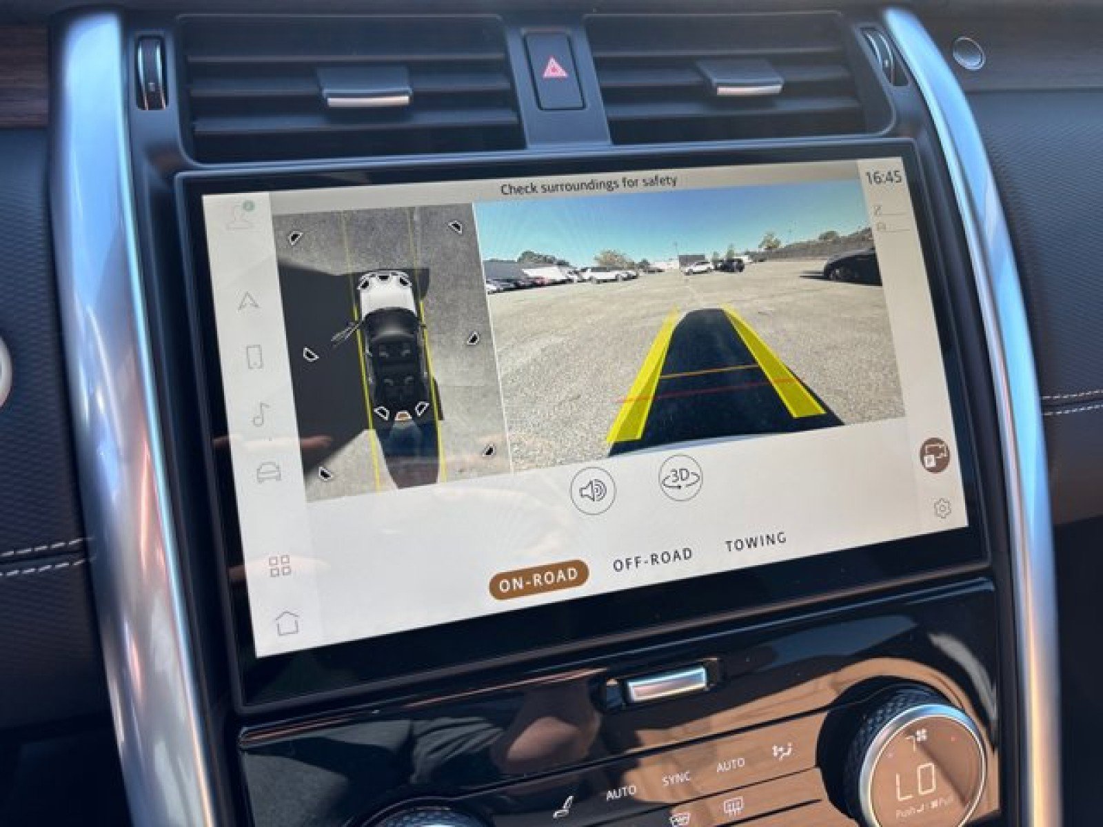 New 2025 Land Rover Discovery Dynamic SE image 17