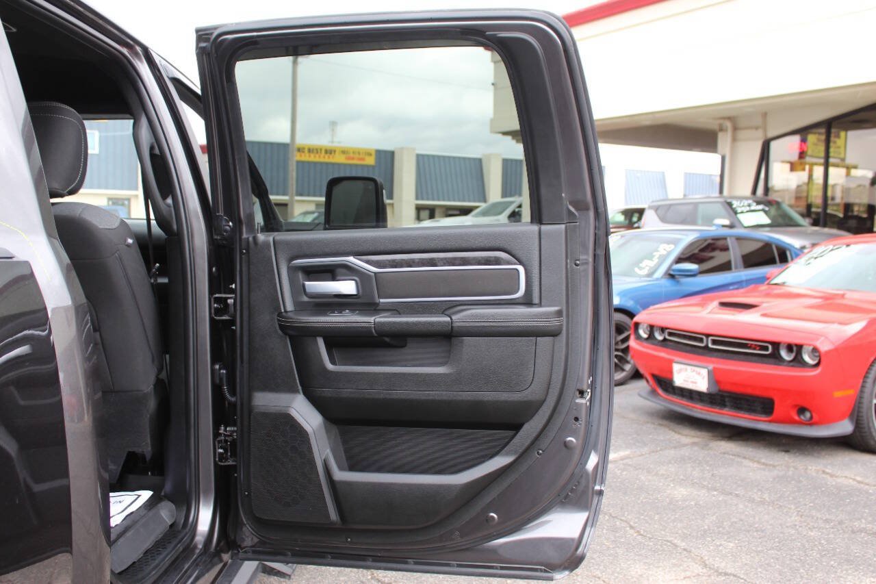 Used 2024 RAM 3500 Big Horn w/ Night Edition AWD/4WD image 11
