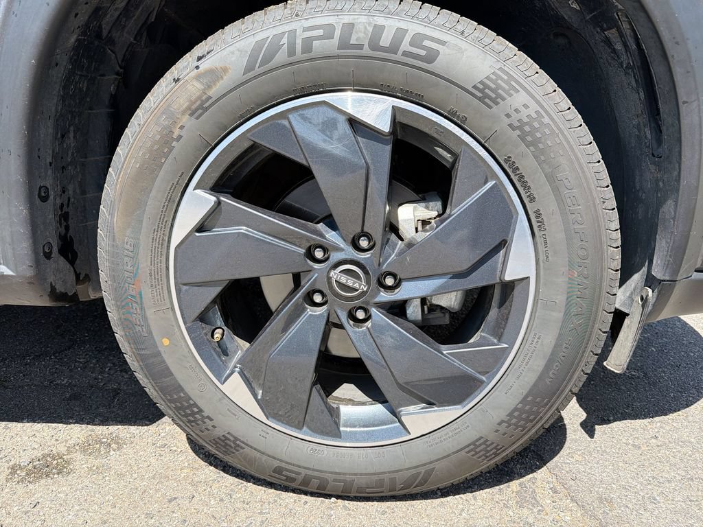 Used 2024 Nissan Rogue SV AWD/4WD image 18