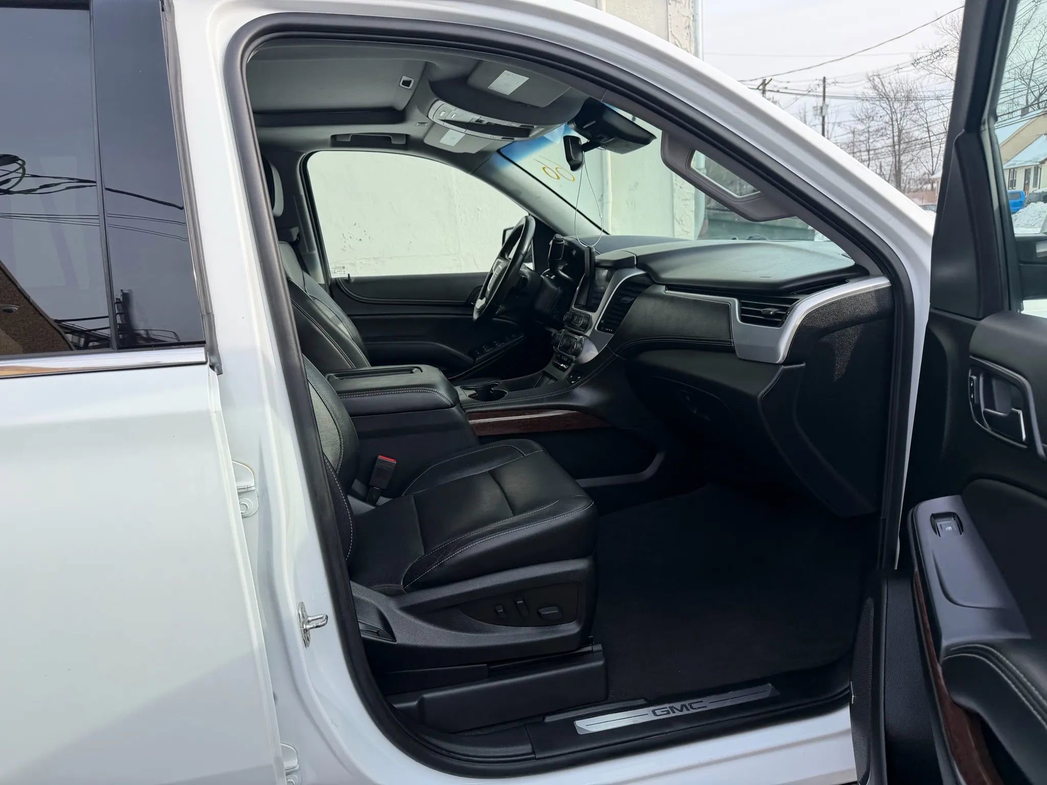 Used 2020 GMC Yukon SLT image 24