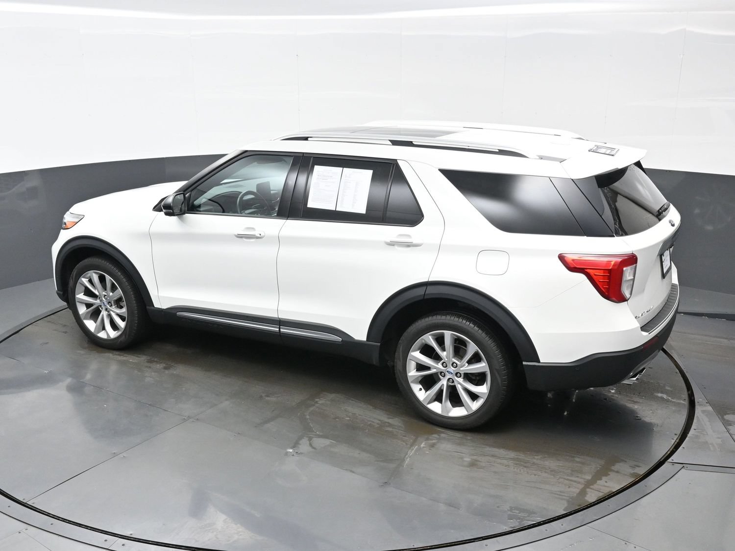 Used 2023 Ford Explorer Platinum AWD/4WD image 38