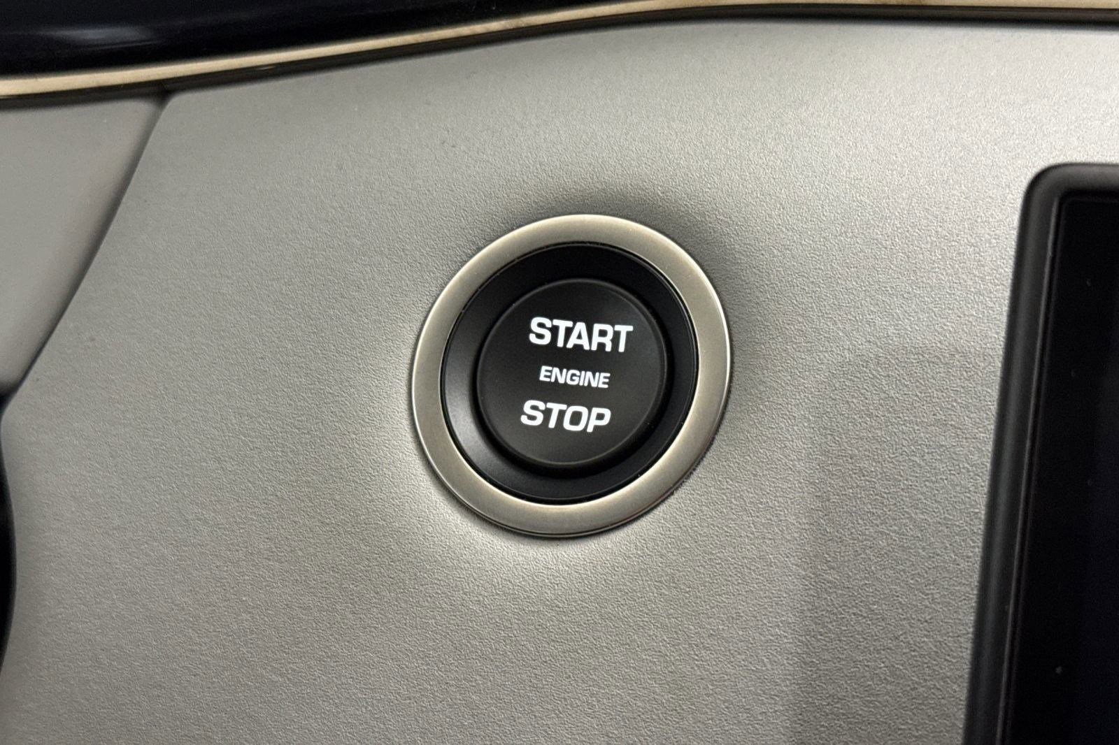 Used 2024 Land Rover Range Rover Evoque Dynamic SE image 34