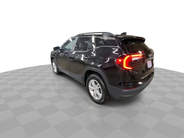 Used 2024 GMC Terrain SLE w/ Driver Convenience Package FWD image 8