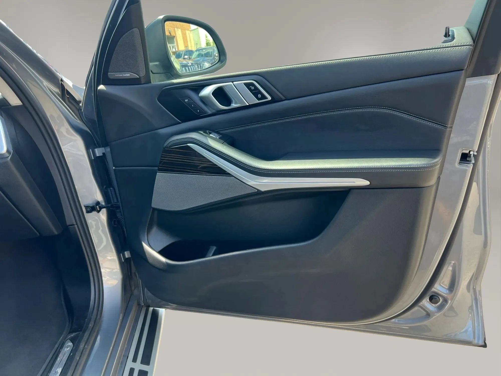 Used 2025 BMW X7 xDrive40i AWD/4WD image 36