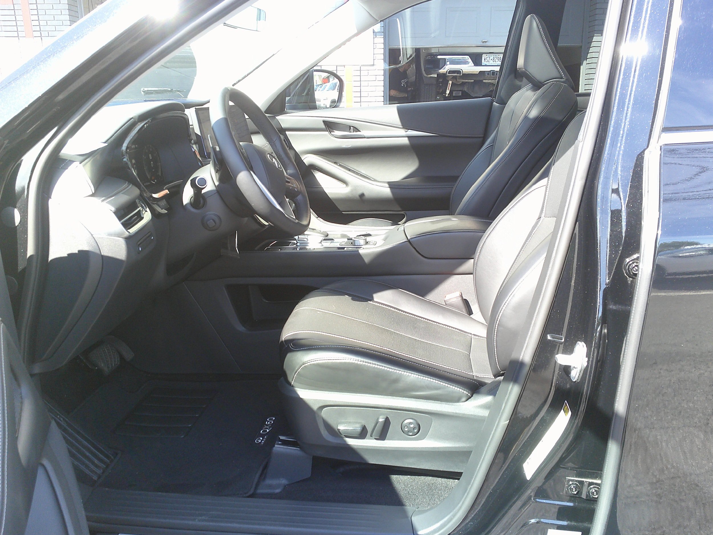 Used 2023 INFINITI QX60 Luxe w/ Cargo Package AWD/4WD image 13
