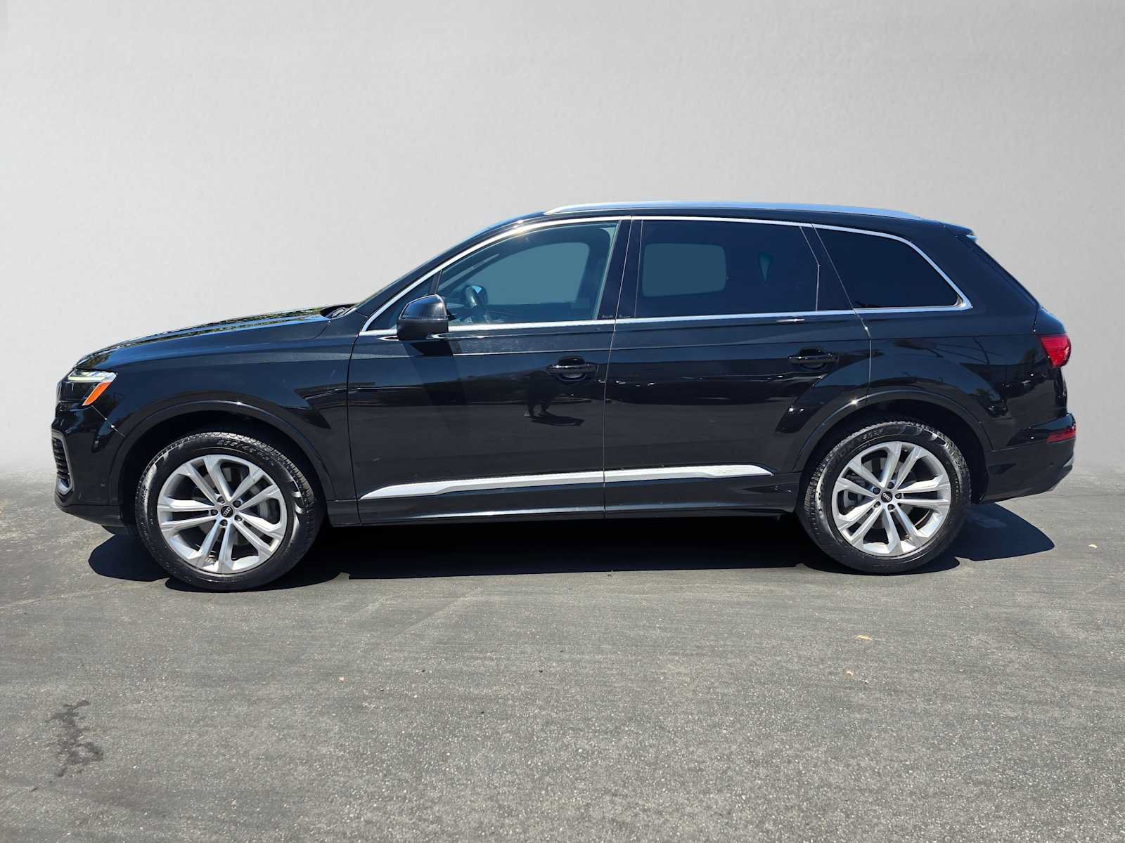 Used 2025 Audi Q7 3.0T Premium Plus AWD/4WD image 2