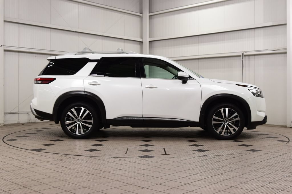 Used 2025 Nissan Pathfinder Platinum w/ Cargo Package AWD/4WD image 9