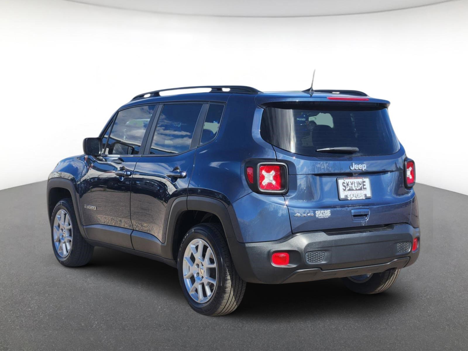Used 2023 Jeep Renegade Latitude w/ Premium Group AWD/4WD image 4