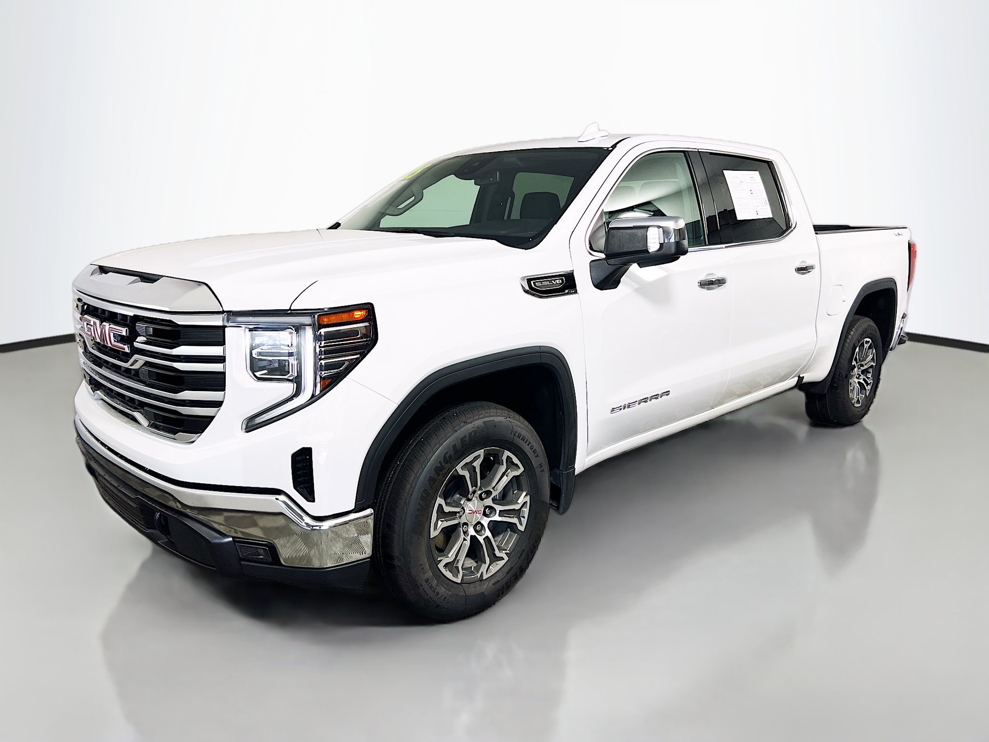Used 2025 GMC Sierra 1500 SLT AWD/4WD image 9