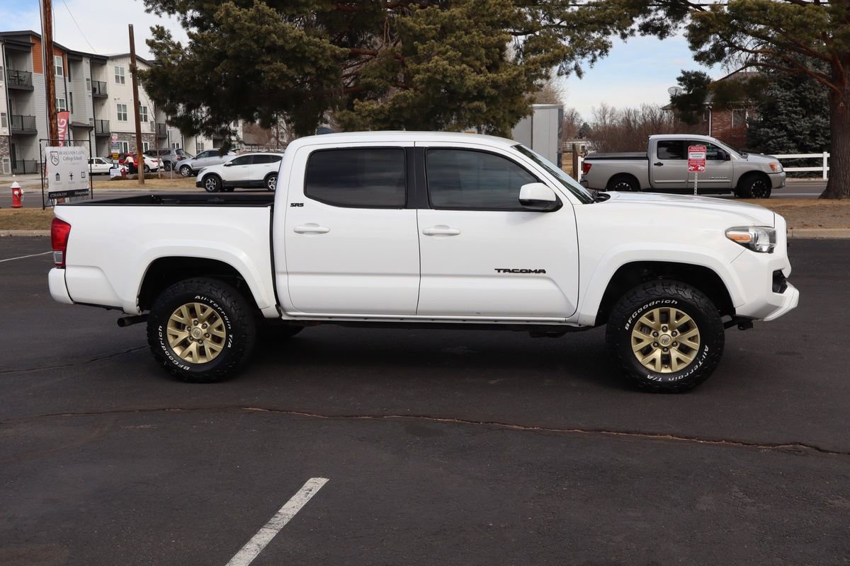 Used 2017 Toyota Tacoma SR5 w/ Tow Package image 3