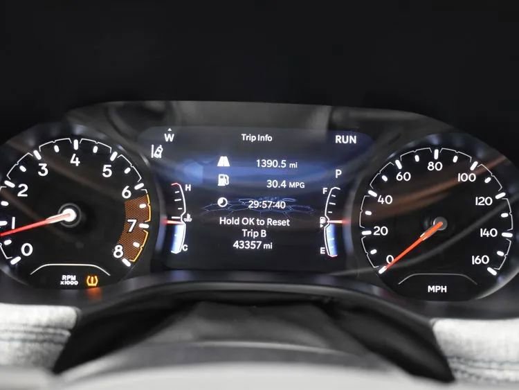 Used 2024 Jeep Compass Latitude image 27
