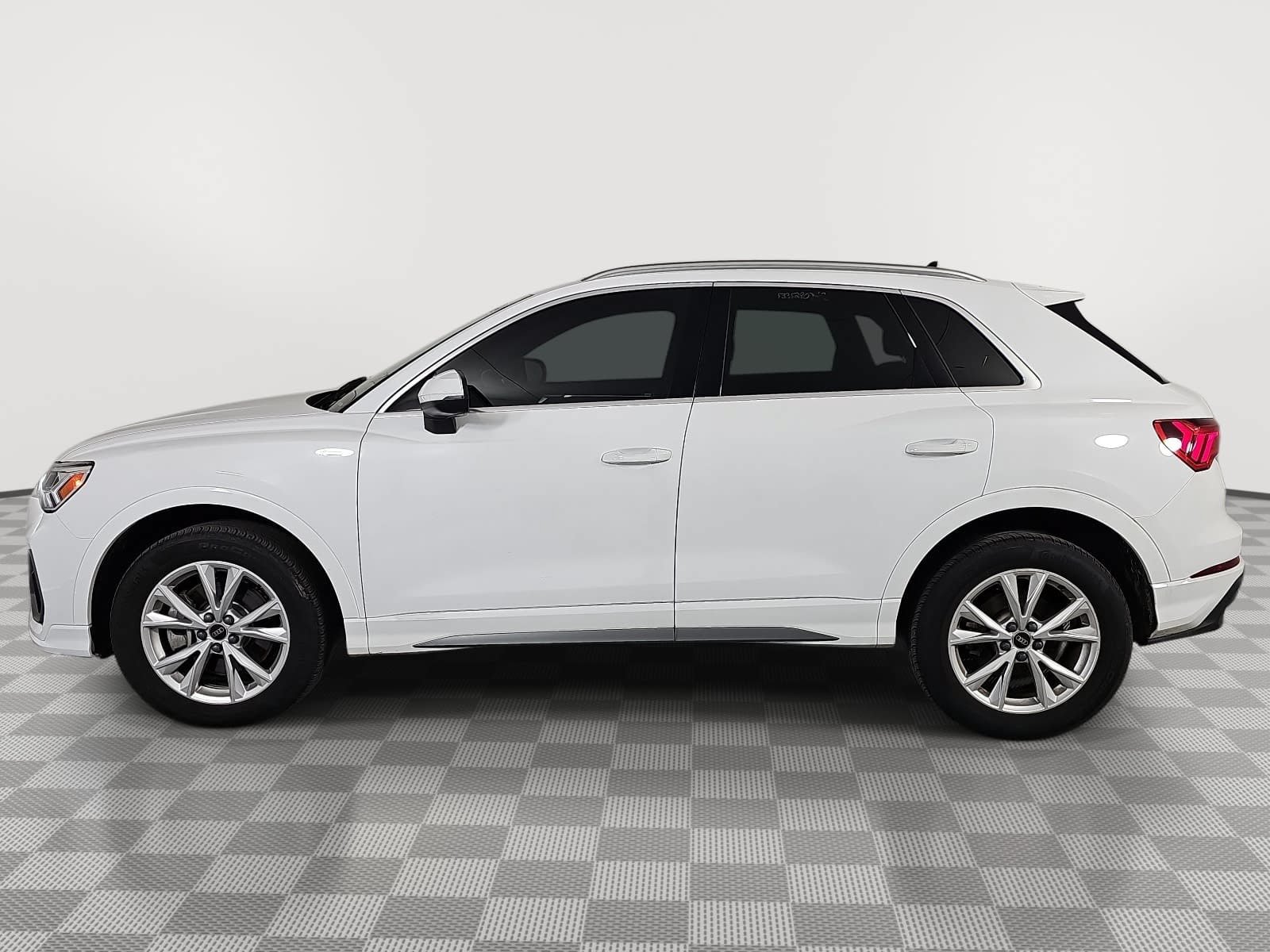 Used 2025 Audi Q3 2.0T Premium w/ Convenience Package AWD/4WD image 5