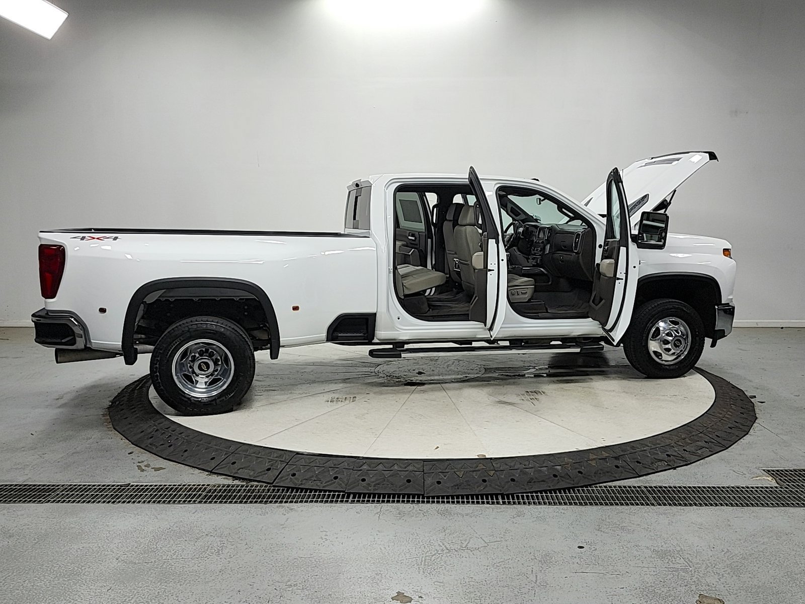 Used 2023 Chevrolet Silverado 3500 LTZ w/ LTZ Convenience Package AWD/4WD image 26