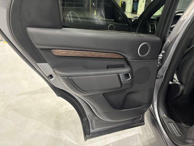 Used 2024 Land Rover Discovery Dynamic SE AWD/4WD image 16