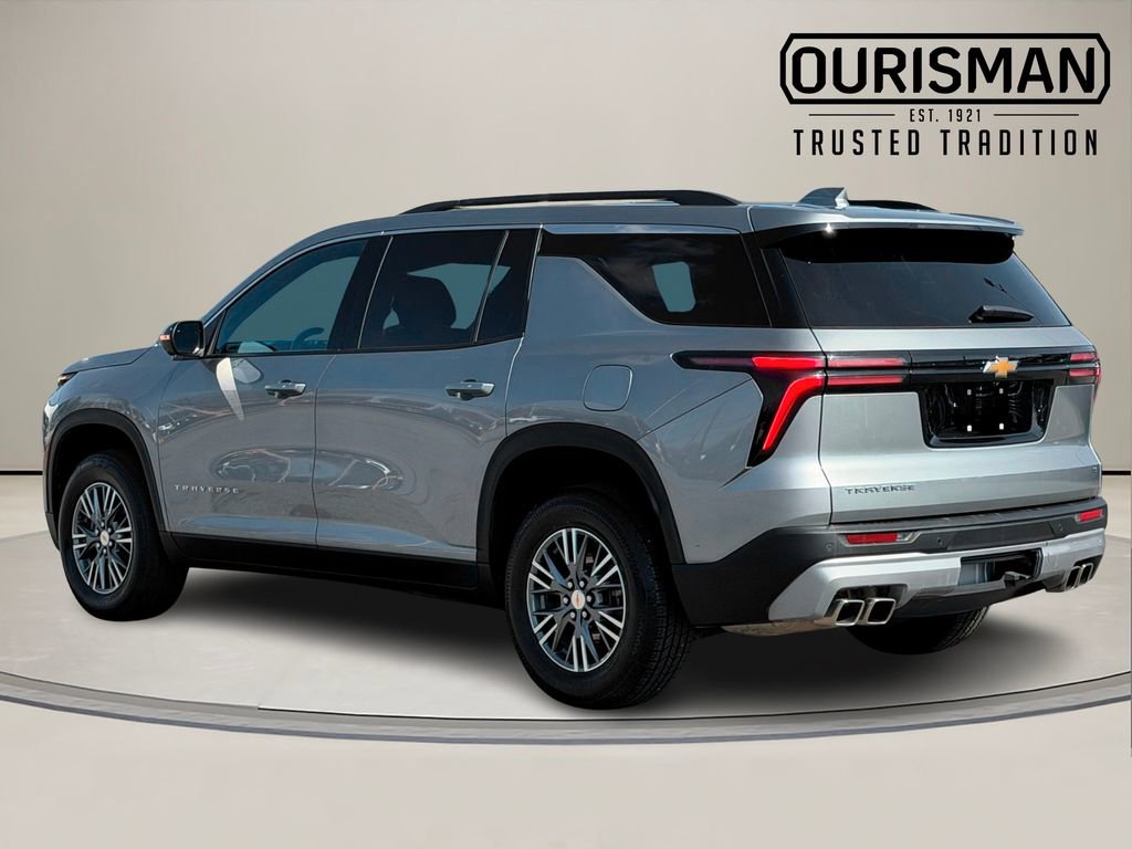 Used 2024 Chevrolet Traverse LT image 4