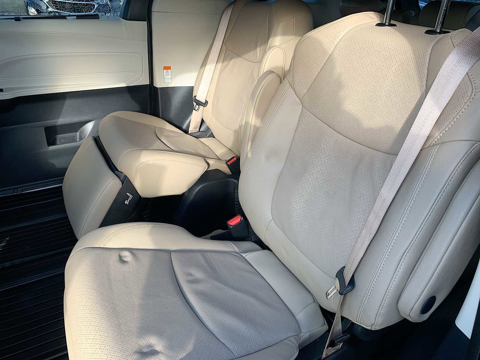 Used 2024 Toyota Sienna Limited image 25