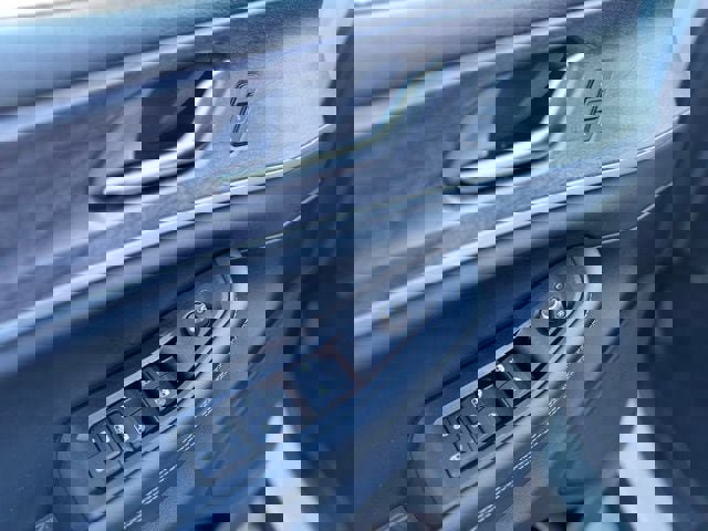 Used 2023 Jeep Grand Cherokee Limited w/ Black Appearance Package image 17