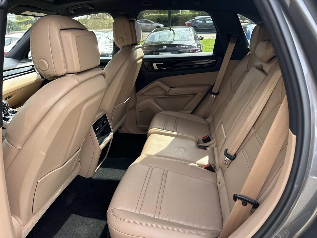 Used 2019 Porsche Cayenne AWD/4WD image 16